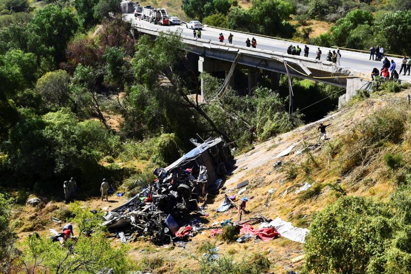 Bus crash in central Mexico kills 19 people