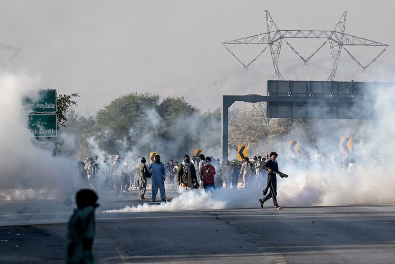 Pakistani police fire tear gas as thousands supporting Imran Khan arrive near capital