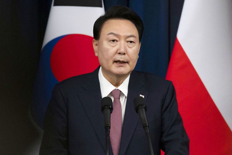 Investigators arrive at South Korean president’s residence to carry out arrest warrant